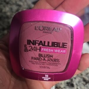 L'Oreal Infallible Fresh Wear Blush - Vibrant Pink